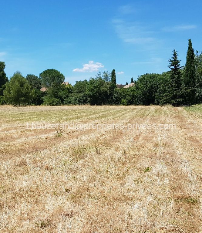 Terrain constructible à 4 km d'Uzès