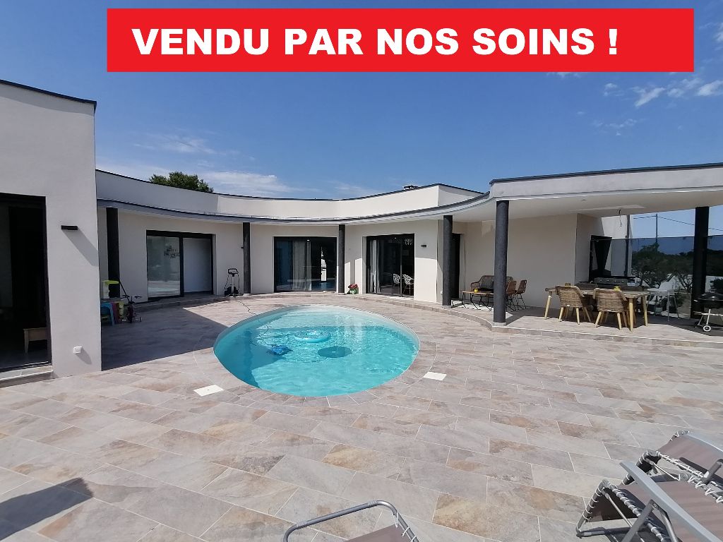 villa d'architecte de 2018, 238m² sur 3000m² de terrain avec piscine