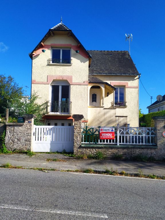 EXCLUSIVITÉ VENDU PAR PHILIPPE OBREJAN Maison à finir de rénover, jardin et grande pièce de vie