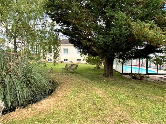 Maison Le Pizou 6 pièce(s) 124m², sous-sol semi-aménagé, piscine couverte chauffée, grand hangar