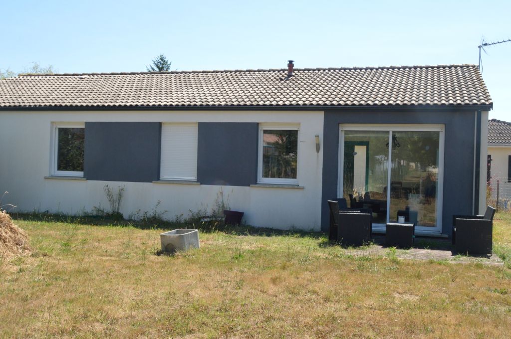 Belle maison sur les hauteurs d'un joli village