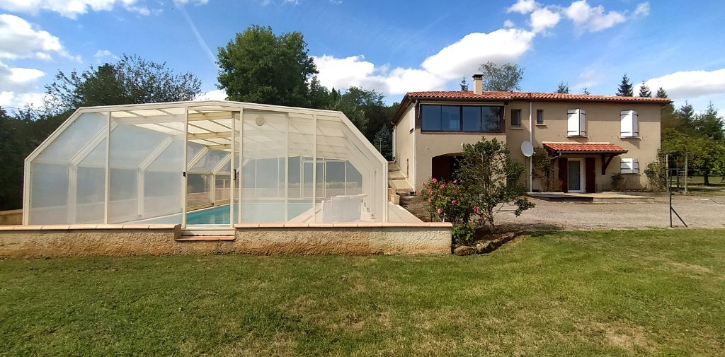 Maison plain-pied + studio et piscine couverte