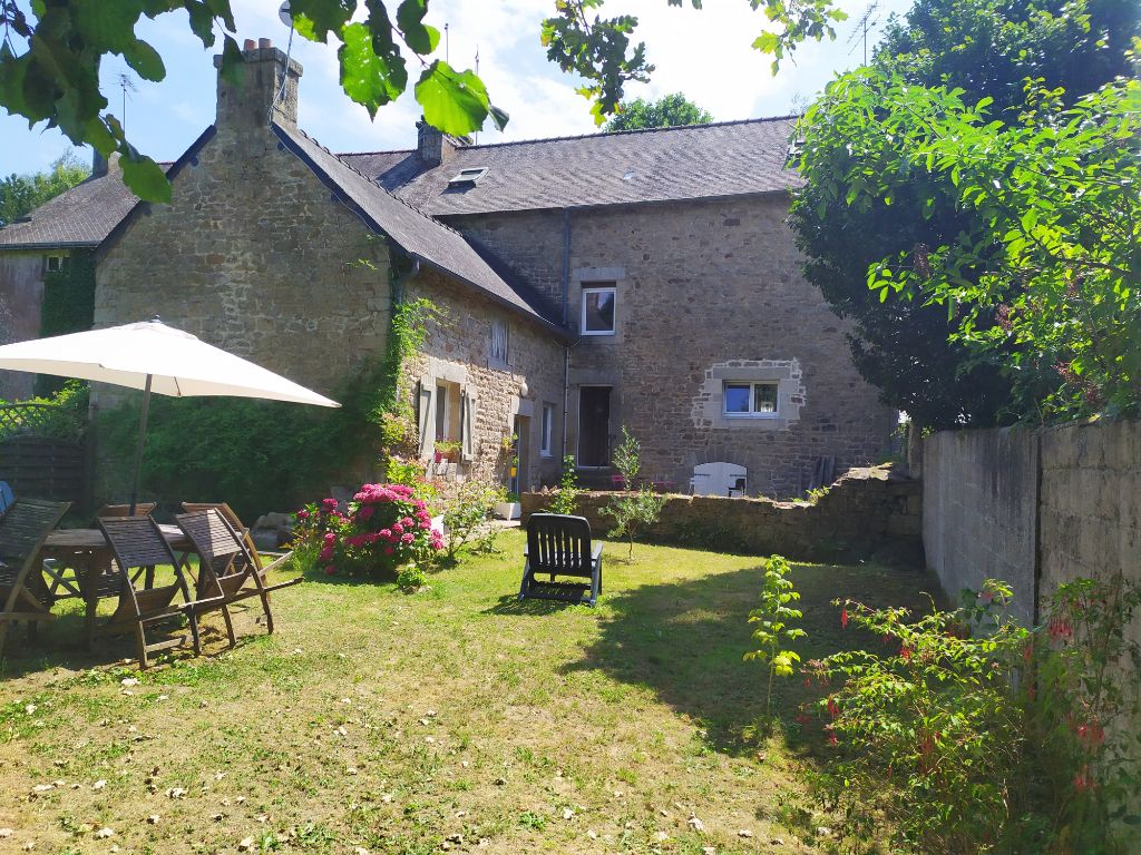 Maison de village 6 pièce(s) rénovée, jardin, dépendances proche commodités