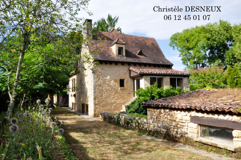 Maison avec gite-grand terrain boisé