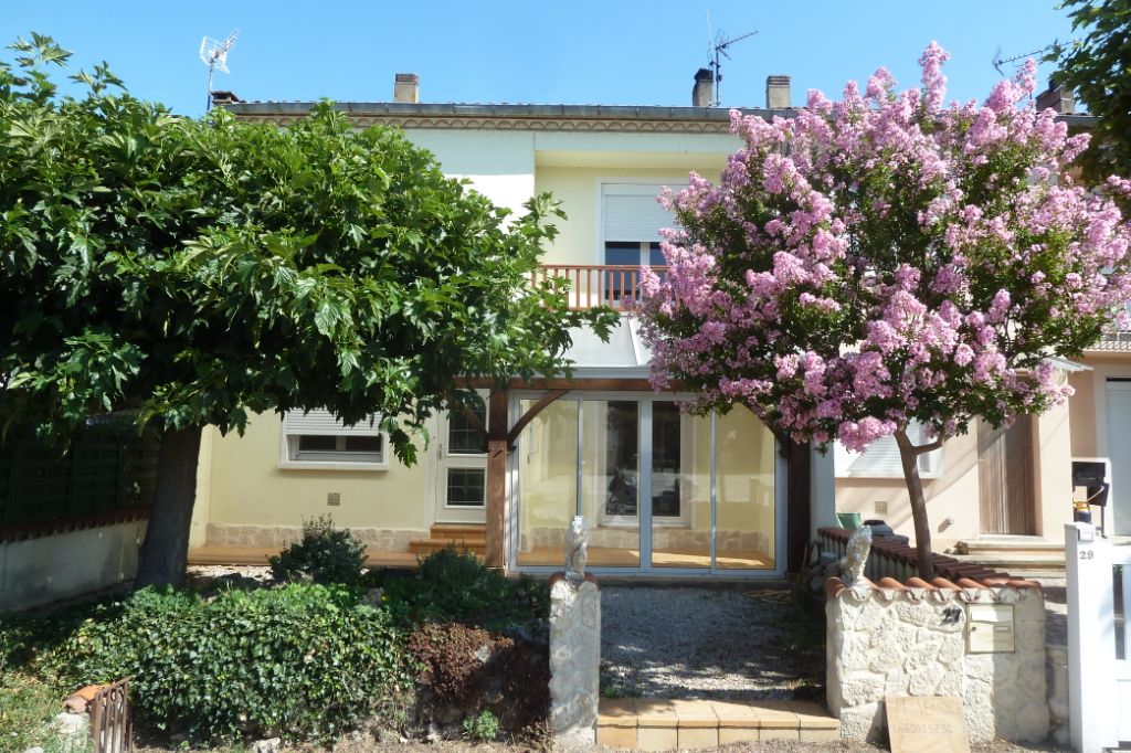 A vendre Maison de village  180 m2, 5 chambres et jardinet