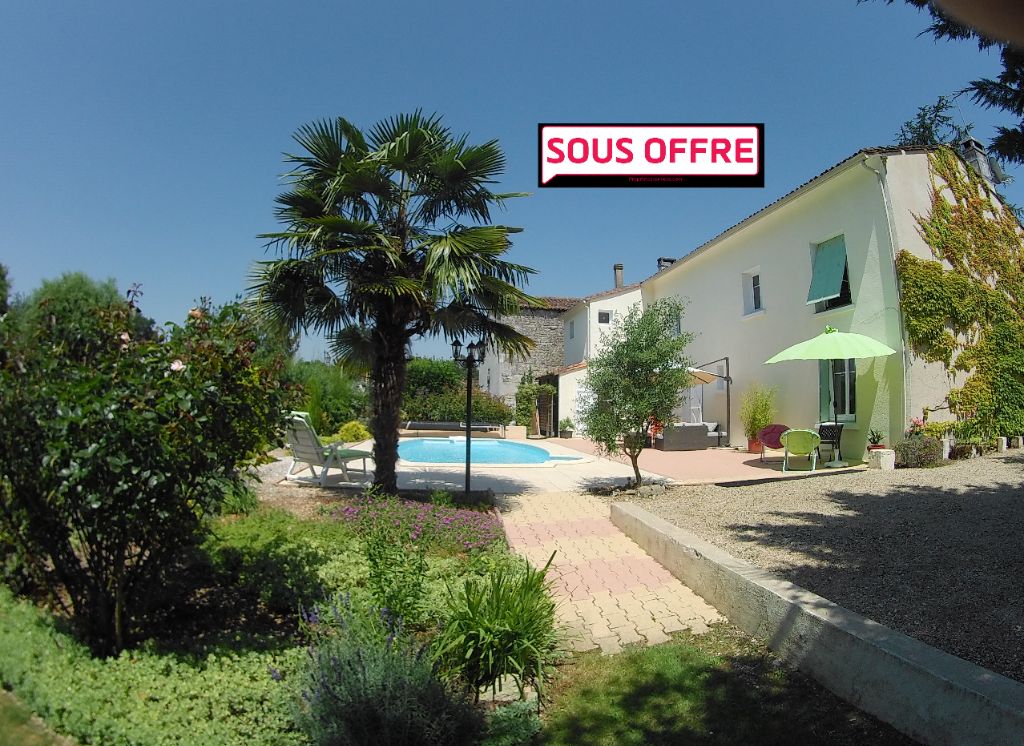 Maison proche Jarnac 11 pièce(s) 200 m2