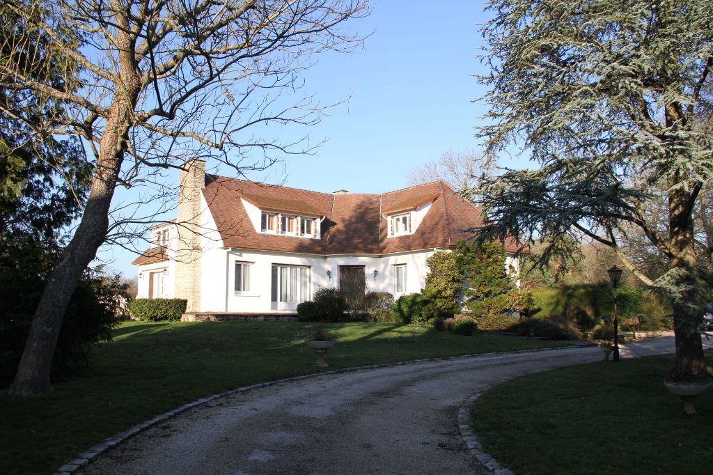 MAISON FAMILIALE avec 5 à 6 chambres et STUDIO de 60M2 INDÉPENDANT