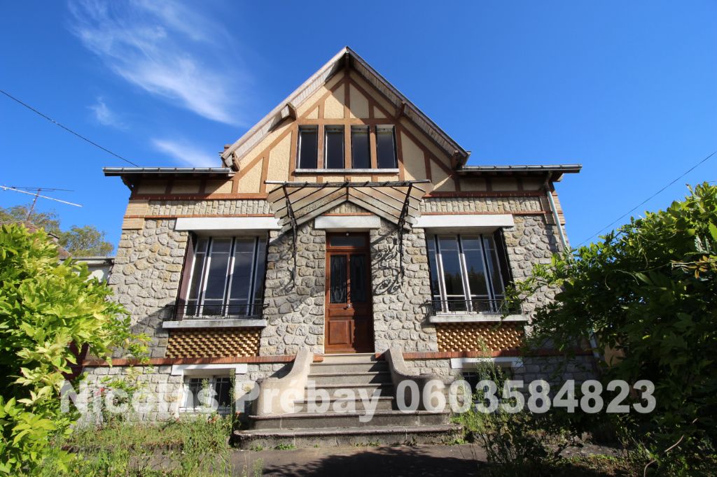 Maison de 4 pièces, 3 chambres et jardin, proche centre ville et commodités