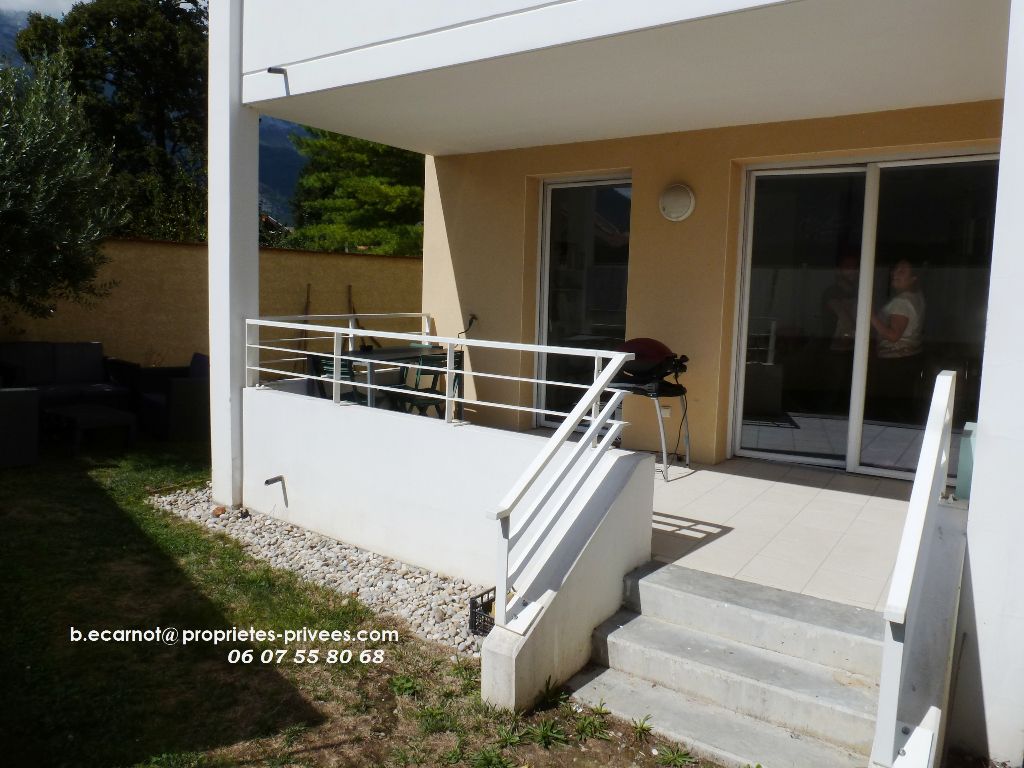 VARCES Exclusivité - T4 - 2 ch - rez-de jardin - centre Bourg