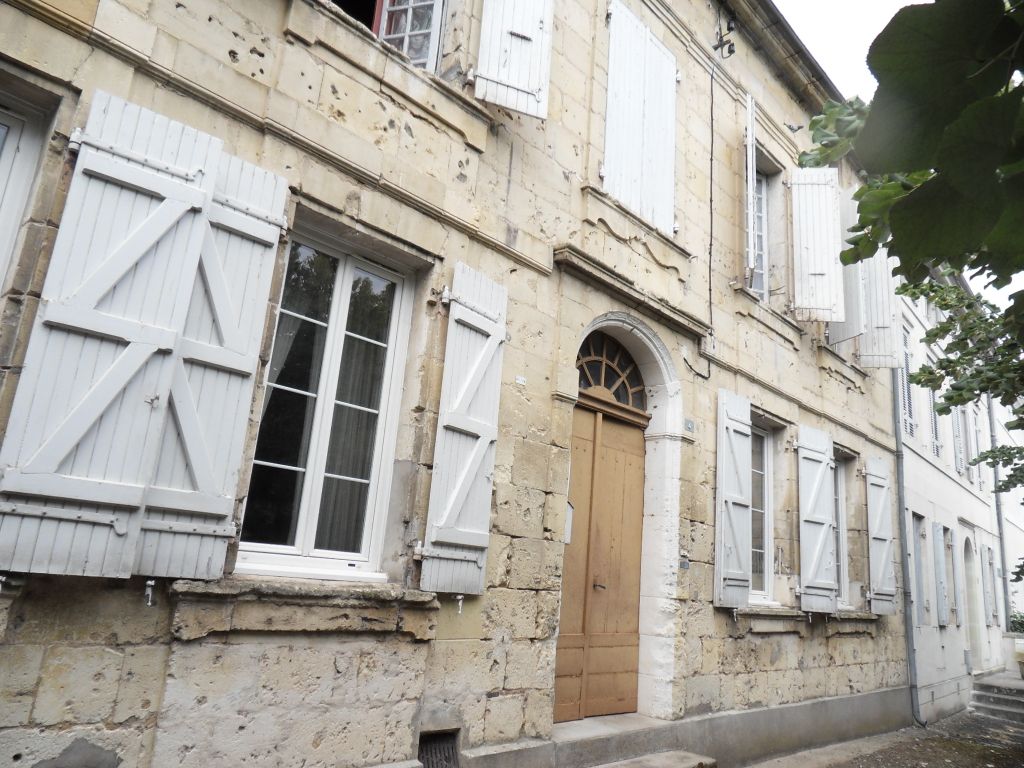 Maison en pierres Mussidan 8 pièces 190 m2 et jardin 600 m²