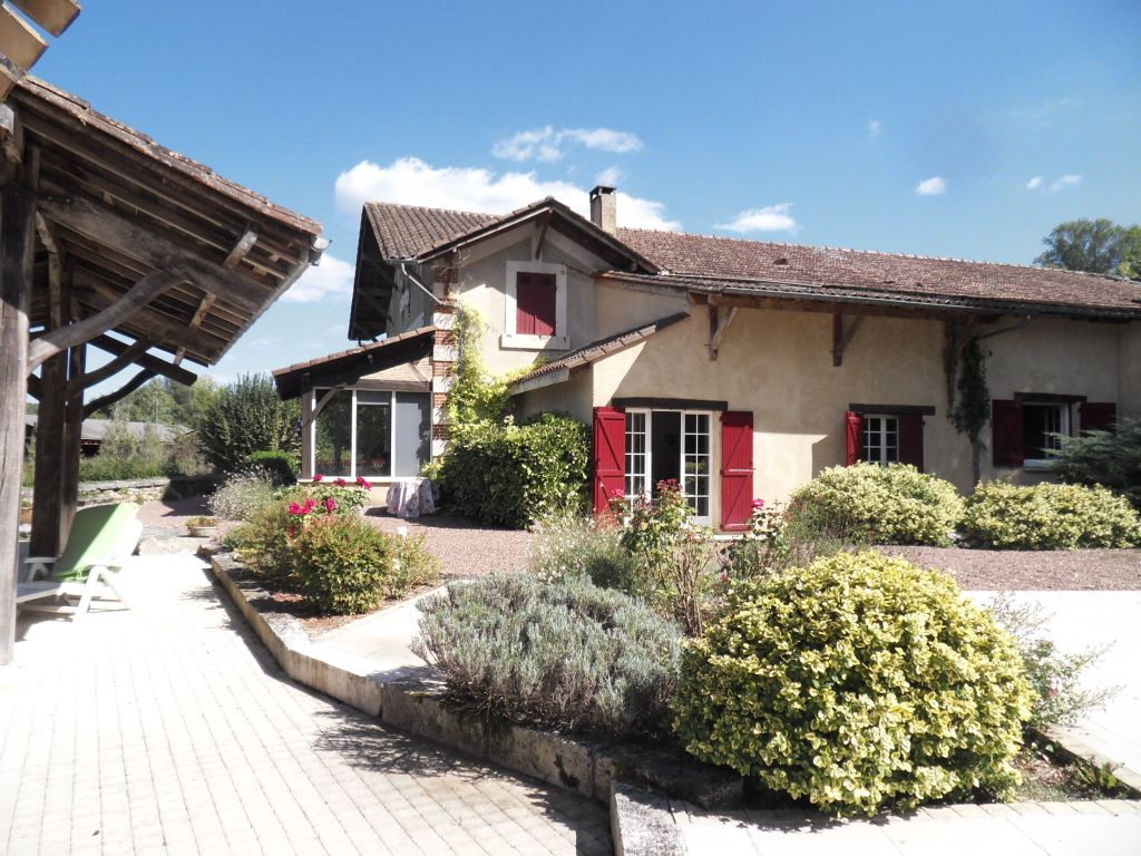 Maison proche Mussidan 6 pièces 170 m2 et 3900 m² de terrain environ