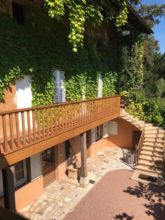 Belle maison beaujolaise de caractère avec 8 pièces sur 250 m2