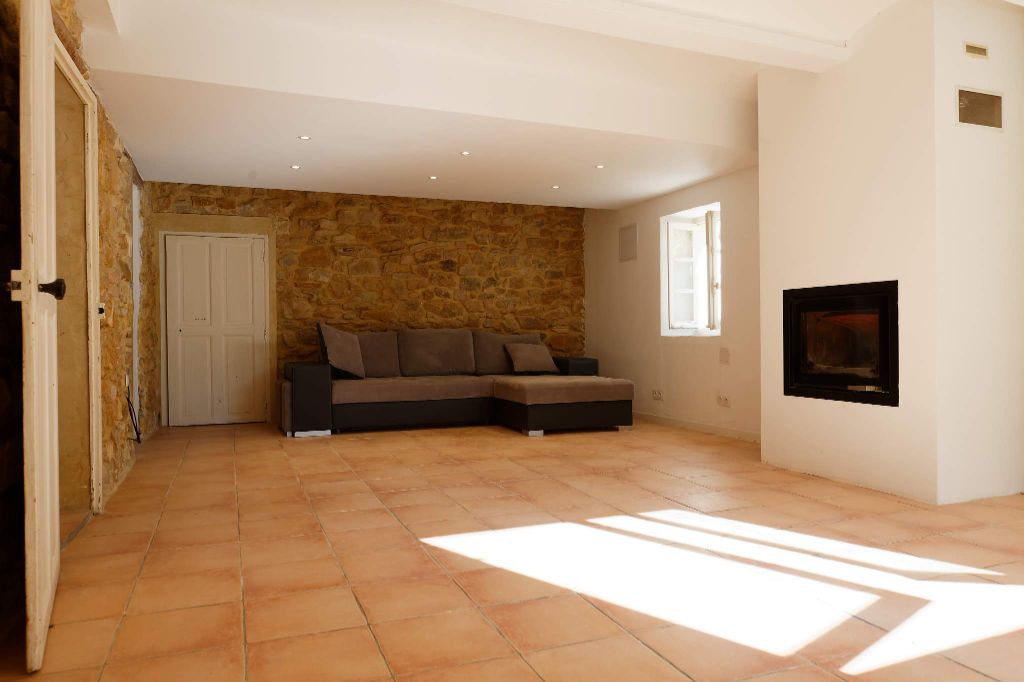 UZES - Maison de village 115 m² 219 000 euros