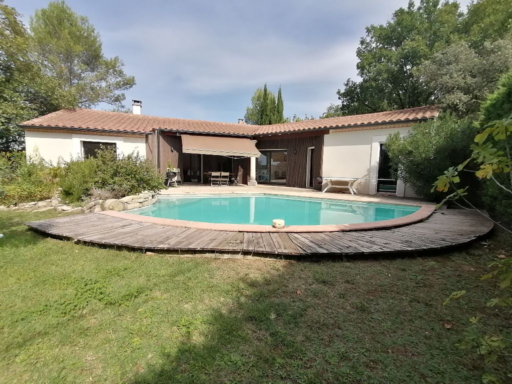 Villa de plain pied 168m² 4ch. piscine sur 1115m² de terrain clos