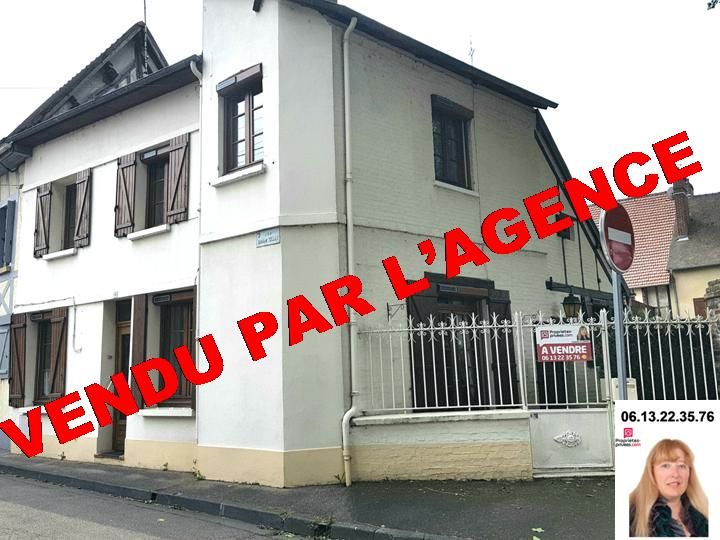 VENDU PAR L'AGENCE - Le petit  Andelys  - Maison de ville de 110 m2 sur 45 m2 de cour -