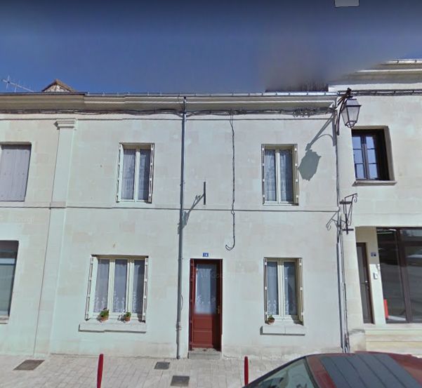 Maison au Puy Notre Dame avec 3 chambres et terrain clos - 247254