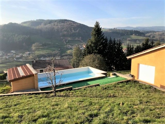 CHAMBOST ALLIERES, villa comme neuve ! terrain de 1500m2 piscine