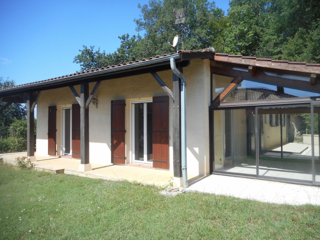 Maison 4 chambres, véranda, sous-sol, terrain clos de 760 m²