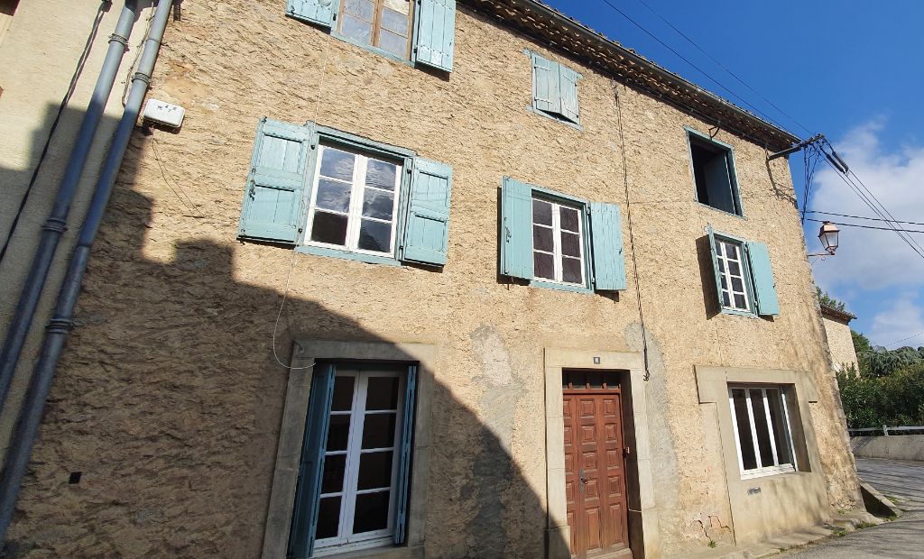 11000 - Maison de village à rénover - fort potentiel