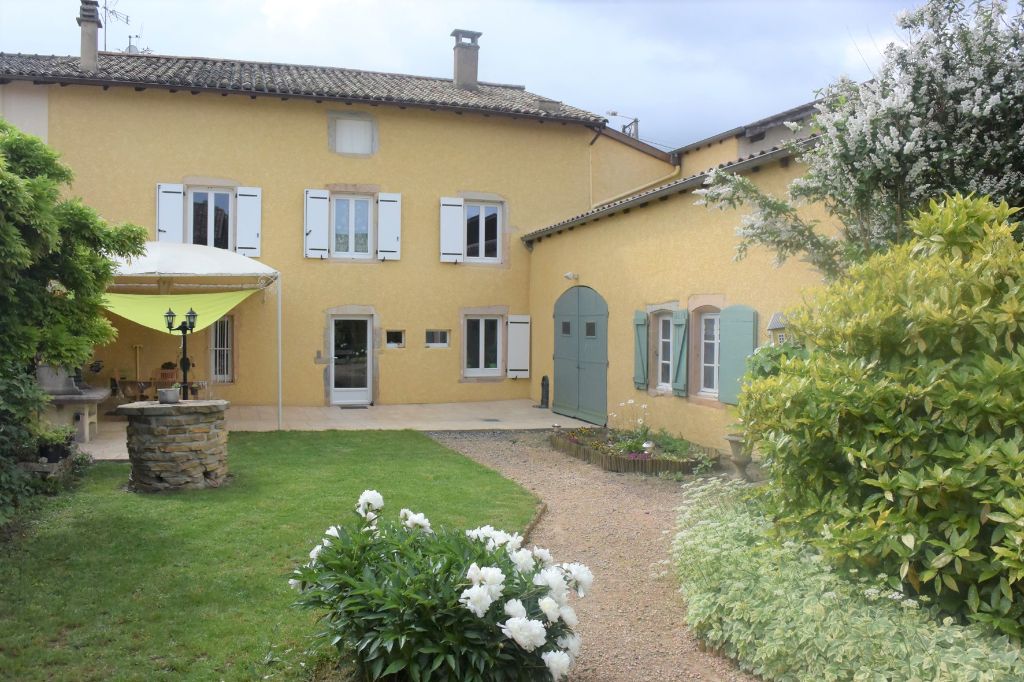 Belle maison à La Chapelle de Guinchay de 8 pièces pour 177 m2