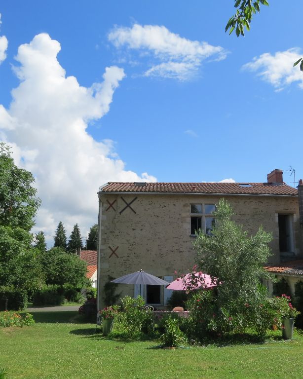 Partie de Logis XVIe en campagne proche Chataigneraie