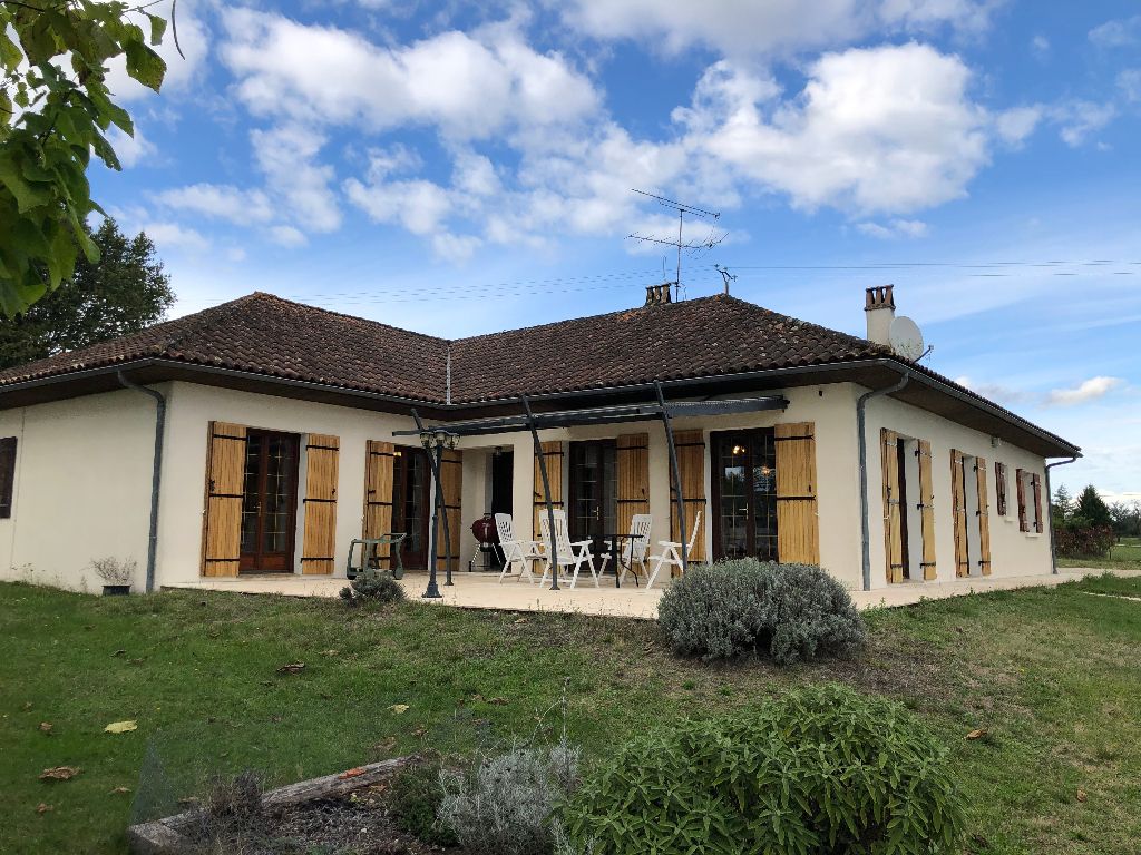 Maison Echourgnac 5 pièce(s) 150 m2