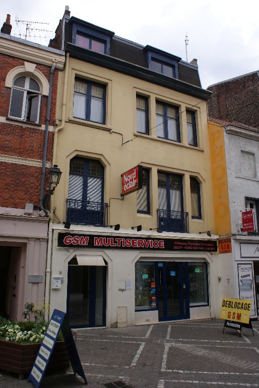 Immeuble Tourcoing 75m2, 3 Studios, un local commercial