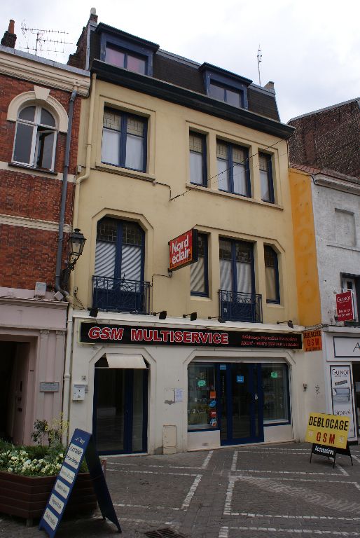 Immeuble Tourcoing 75m2,  3 Studios, un local commercial