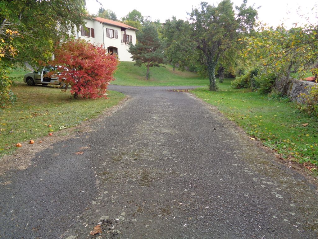 Le Puy En Velay(43), maison de 150 m2 habitables, 5 chambres sur 3000 m2 de terrain