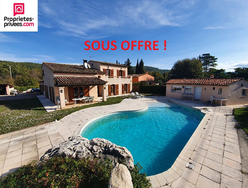 VILLA 7 PIECES 5 CHAMBRES 205 m2 AVEC PISCINE, GARAGE TERRAIN 1842 M2