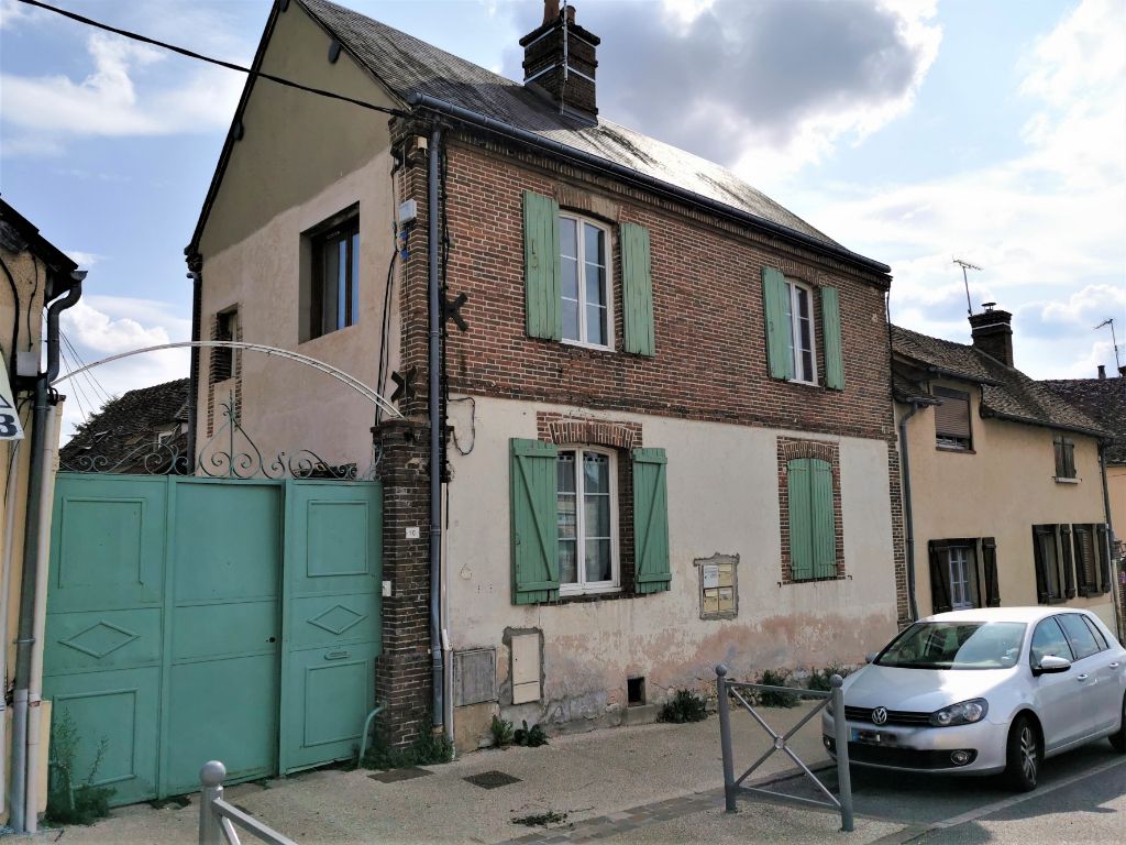 Cherisy 28500, Maison divisée en 4 appartements pour location mais non meublés, 285 960 HAI