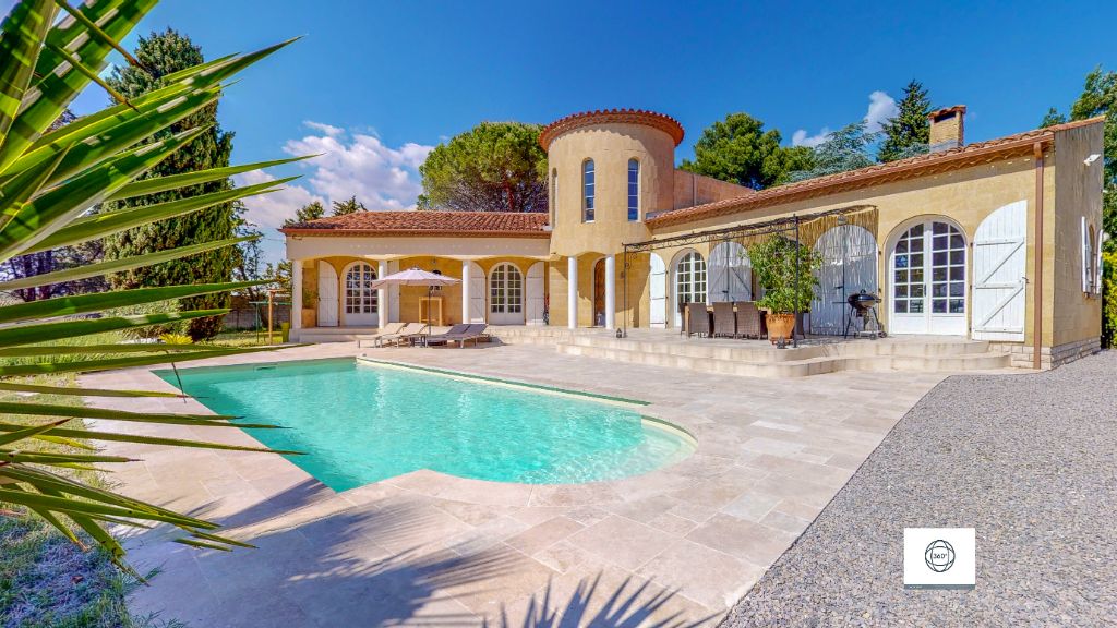 Villa  8 pièces- 4 chambres- 170 m2 - piscine - 3600 m² terrain - 749 000 euros