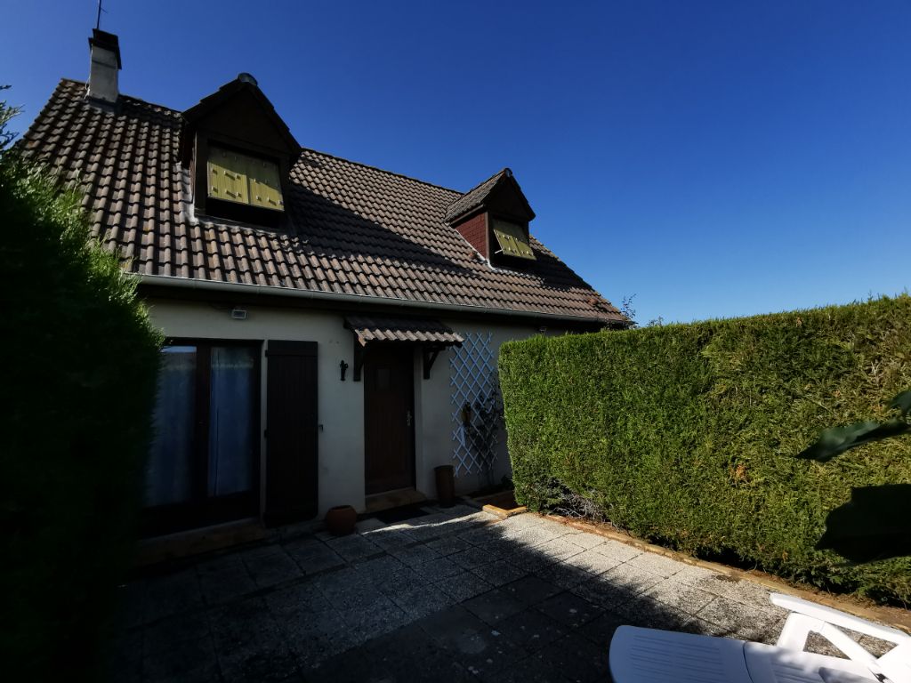 Maison 5 pièces, 95 m², Mesnil sur l'Estrée (27650), 3 chambres dont 1 en RDC, 2 salles de douche, sous sol total, abris de jardin, pergola, terrain clos sans vis à vis de 730 m², prix HAI 171580