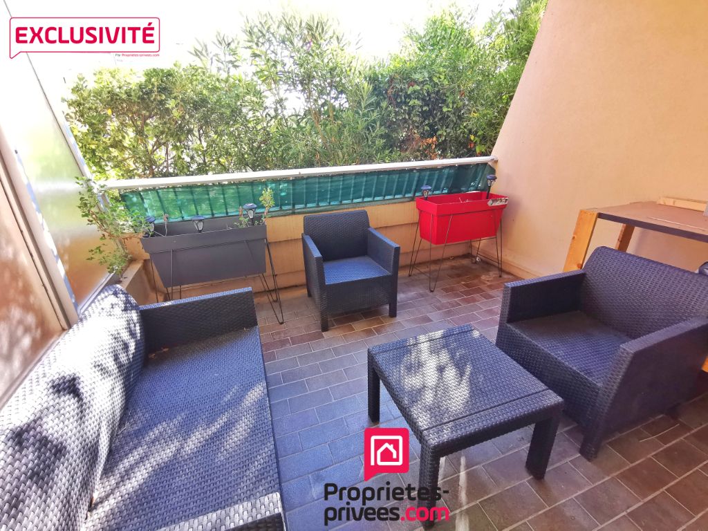 Port d'Hyères - STUDIO avec terrasse au calme + possibilité parking privatif en sous sol
