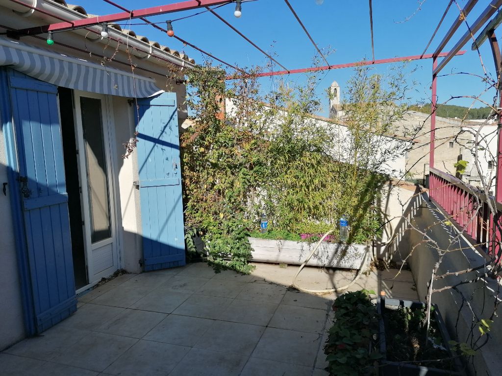 Grande maison de village avec terrasse et garage proche Nîmes