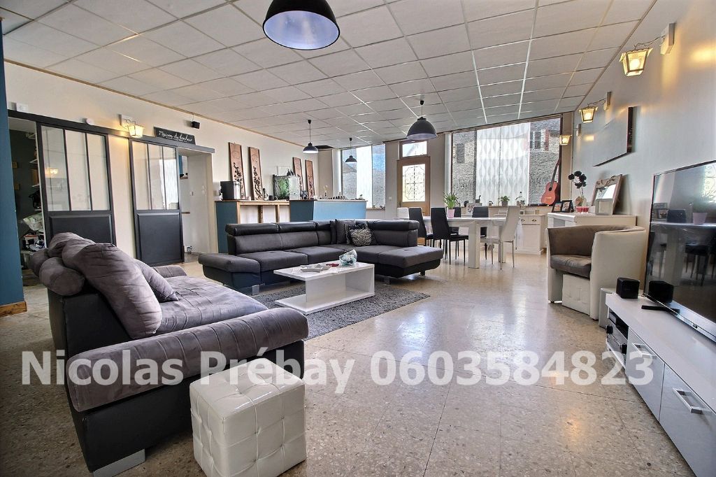 Beaux volumes ! Maison en pierres, 5 chambres, dépendances