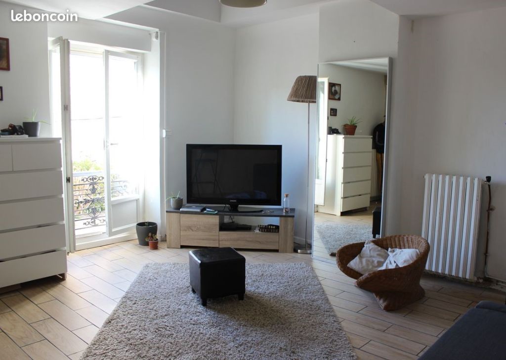 GARD. 30. NIMES. Studio 32.30 m2 au coeur de la ville