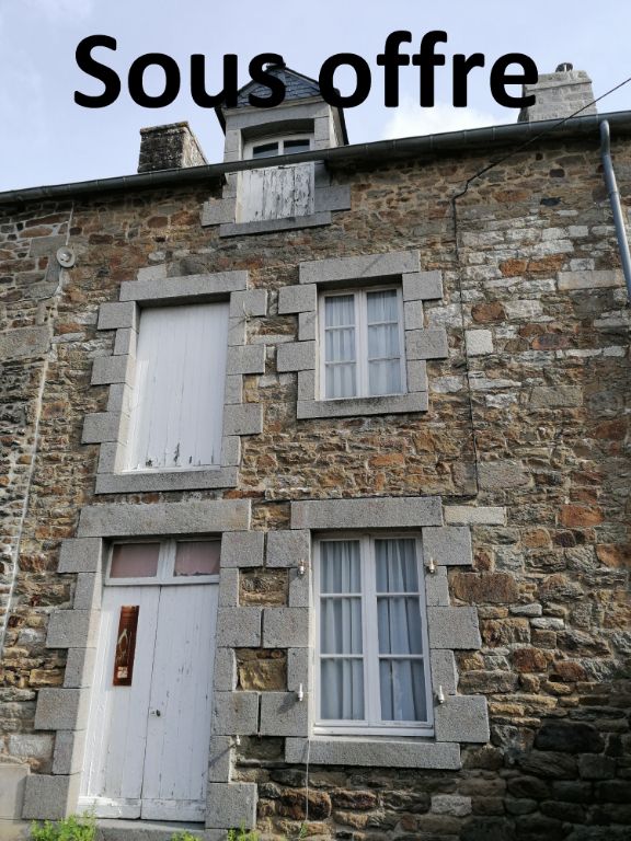 PLEUDIHEN SUR RANCE Bâtiments pierre et entrepôt + Garage