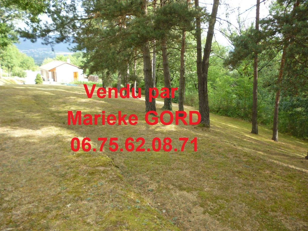 terrain de 2862 m² comprenant  1500 m² de  constructible et 1362 m² de non constructible