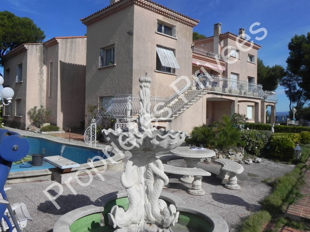 Villa 13 pièce(s) 330 m2