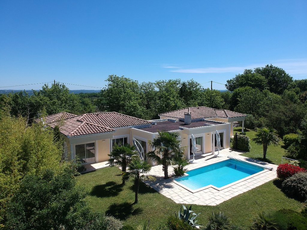 Maison atypique avec piscine et vue à 10 minutes de Cahors, environnement irréprochable