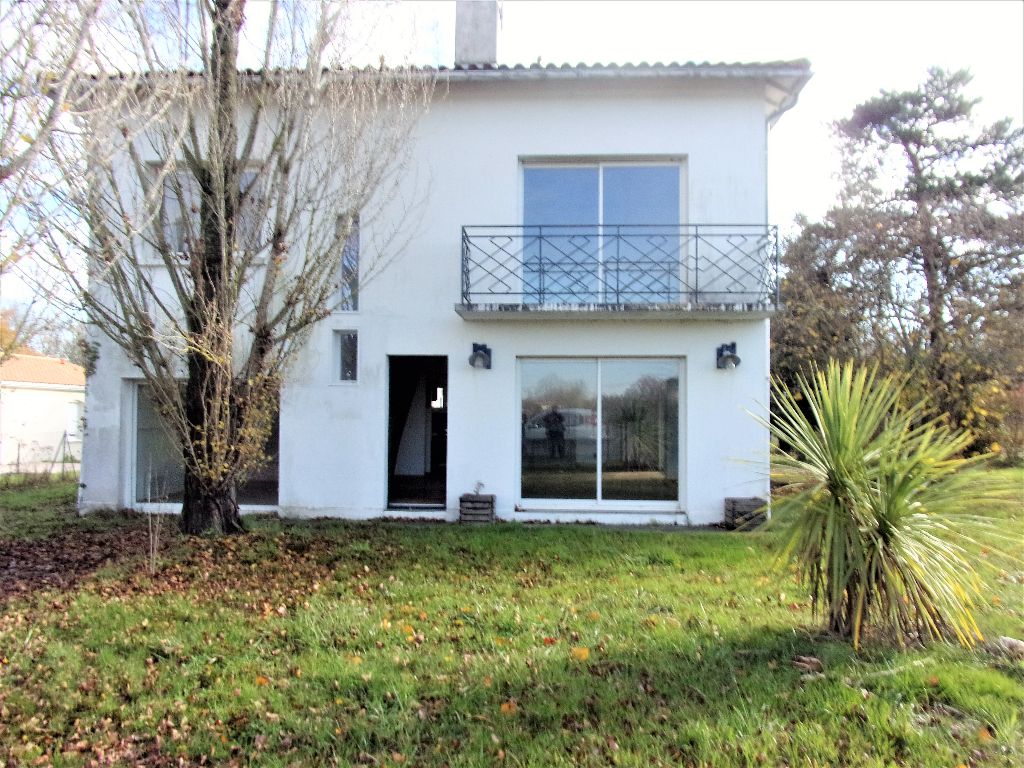 EXCLUSIVITE      Maison de 130 m2 à 3 mn de SAINTES RIVE DROITE