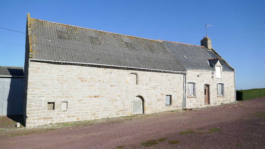 PLUMELIAU - BIEUZY ( 56930 ) - Vente Maison ancienne, Grange de 1665, Bergerie, Hangar de 200 m2 sur 9790 m2 de terrain