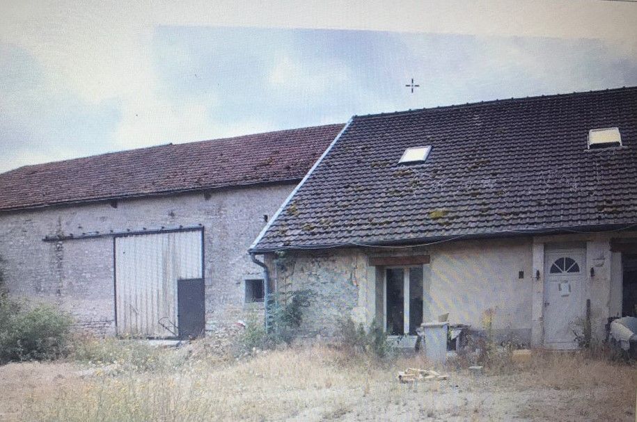 MAISON AVEC 2 CORPS DE FERME - VILLEMORIEN 10110