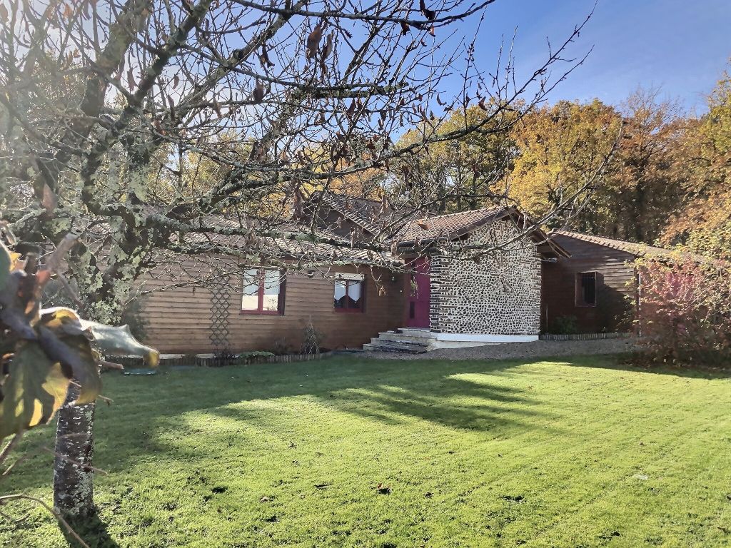 Maison en bois T5 semi plain-pied de 152 m² avec 4 ch. au calme sur Chancelade