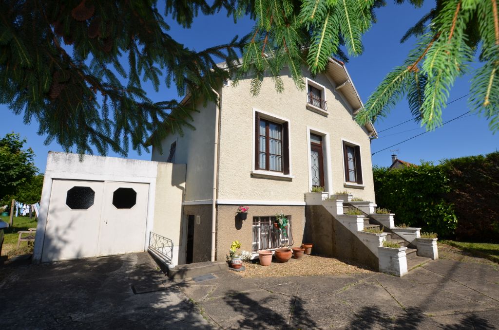 Maison Sainte Genevieve des Bois 5 pièce(s) 85 m²