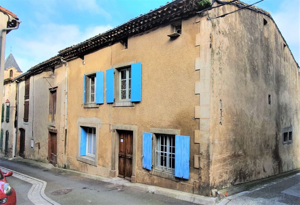 Maison en pierres - fort potentiel - jardin intérieur