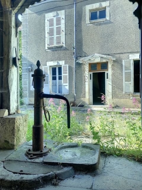 Maison Joux La Ville + dépendances