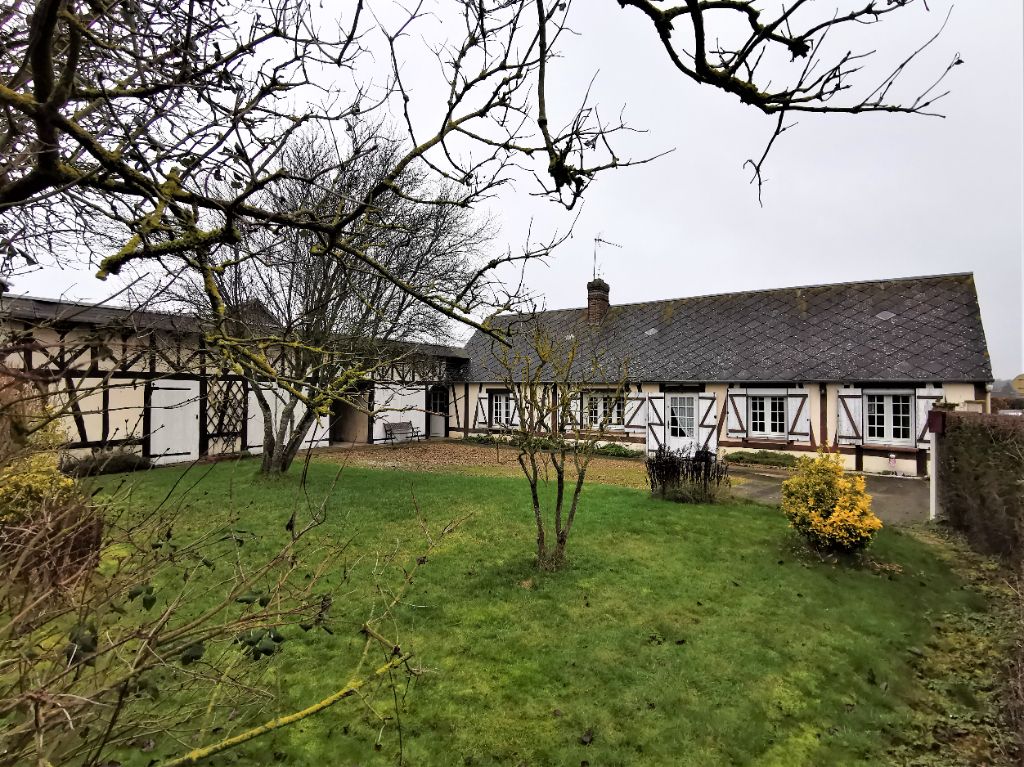 Maison 4 pièces 67 m², Le Lesme (27160) à 10 mins de Breteuil (27160), plain pied, 2 chambres, 1 bureau, combles aménageables, 2 garages, 1 atelier, 1 cellier/buanderie, terrain clos. Prix : 99 990 HAI