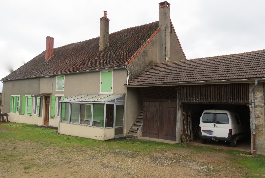 Maison ancienne en pierre proche Genouilly